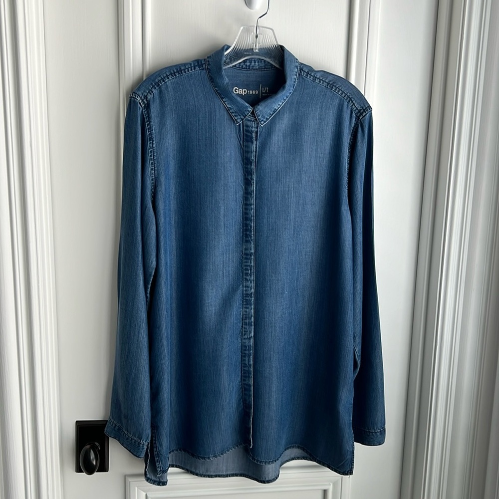 Gap long sleeved lightweight denim shirt.